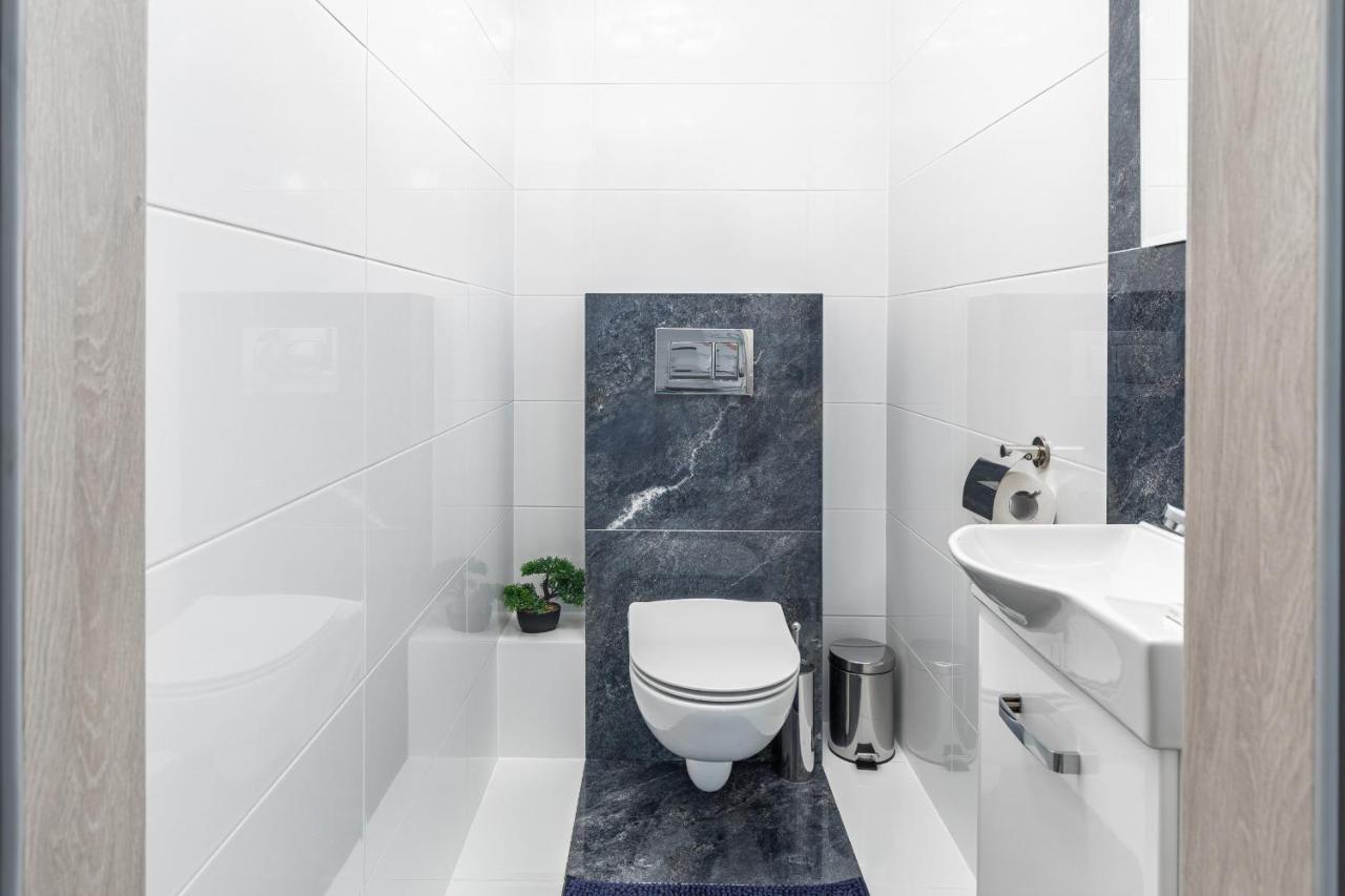 Apartament Deluxe Platany C38 By Renters Apartment Kolobrzeg Ngoại thất bức ảnh
